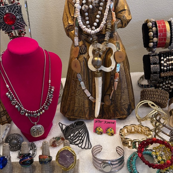 Come dig with me.  Unlisted gorgeousness in every price range. - Picture 5 of 16